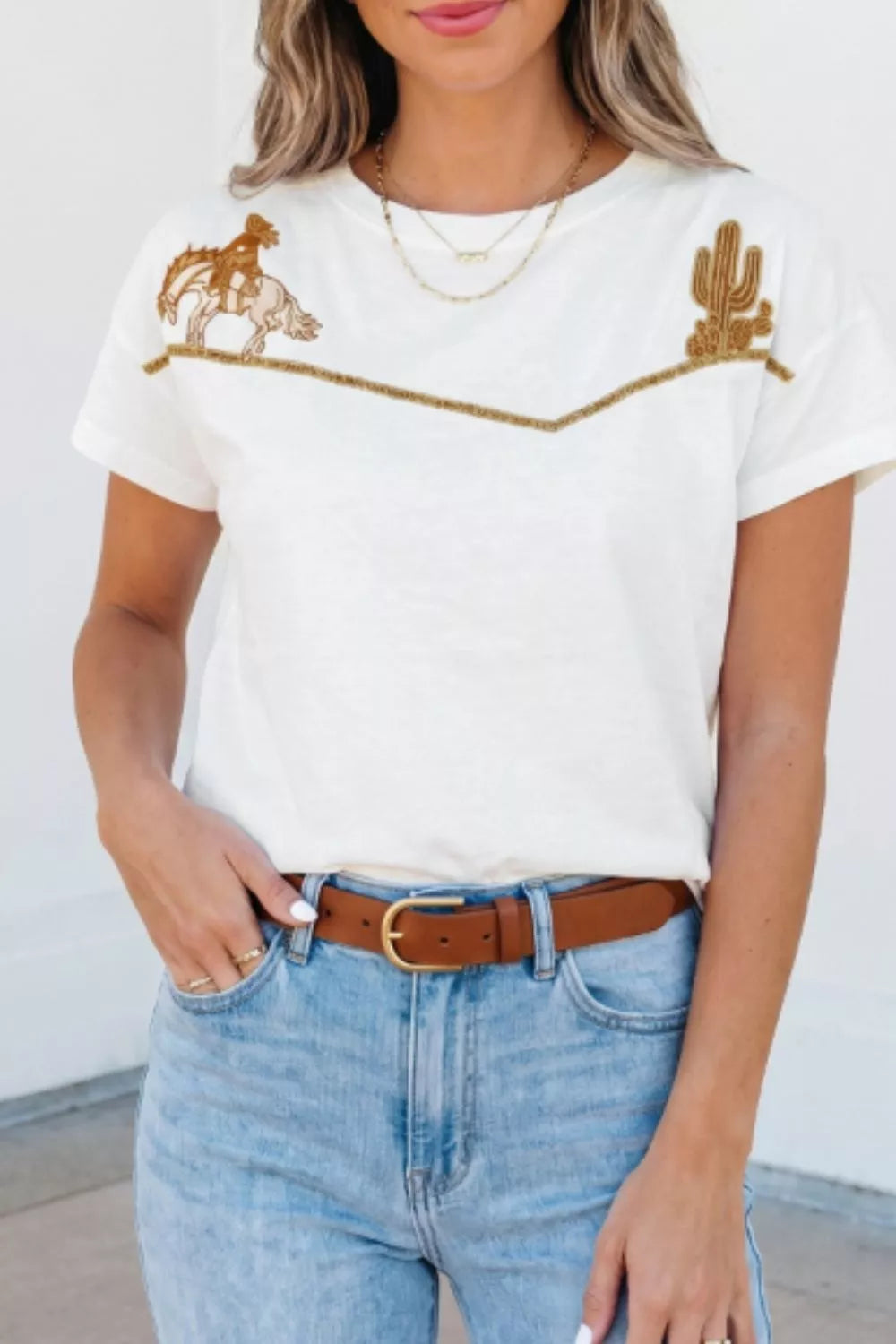 Western Embroidered Casual Tee in White - close up of embroidery detail