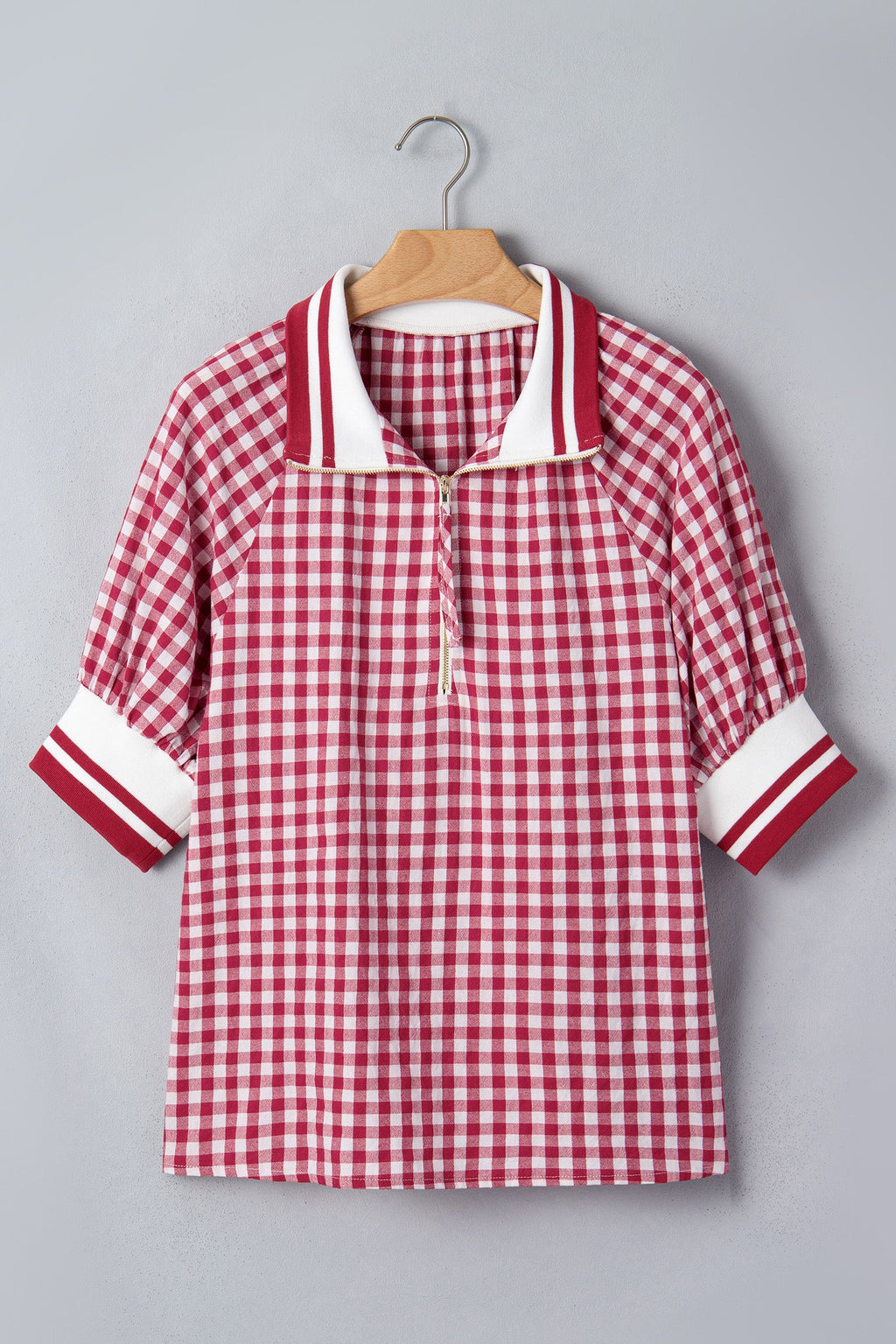 Gingham blouse puff sleeve detail