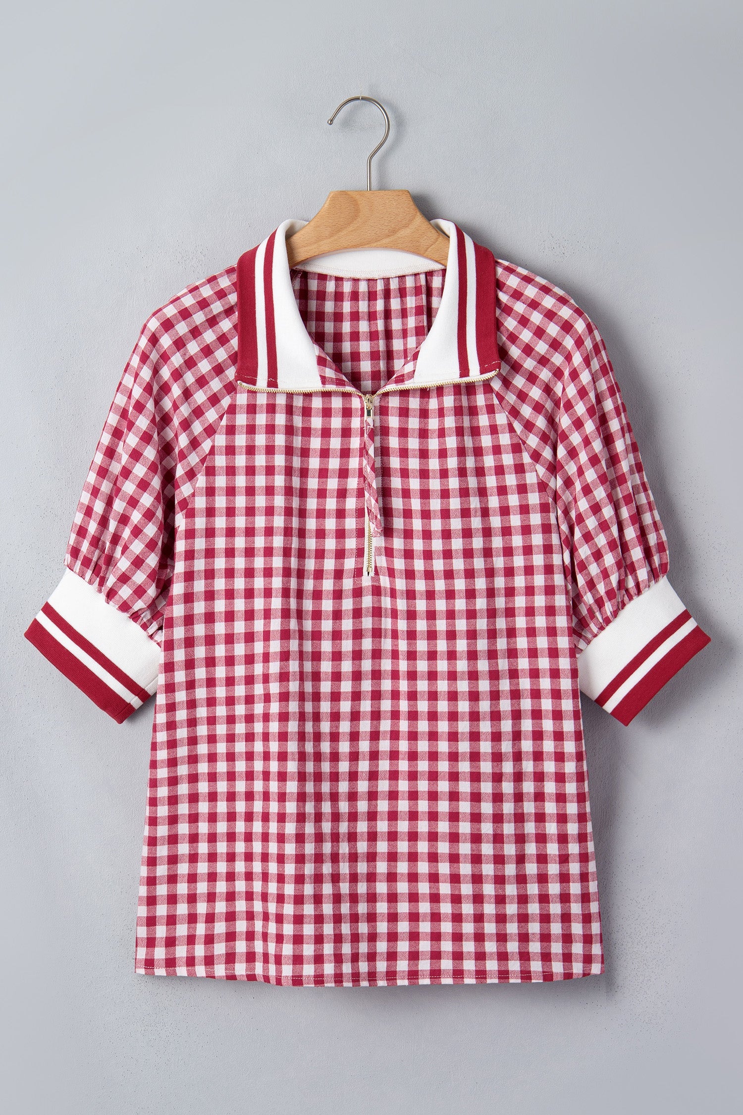 Gingham blouse puff sleeve detail
