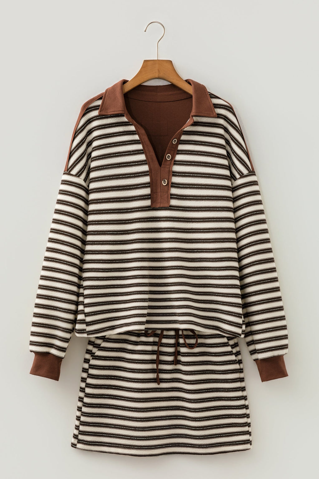 Mini skirt set button placket detail