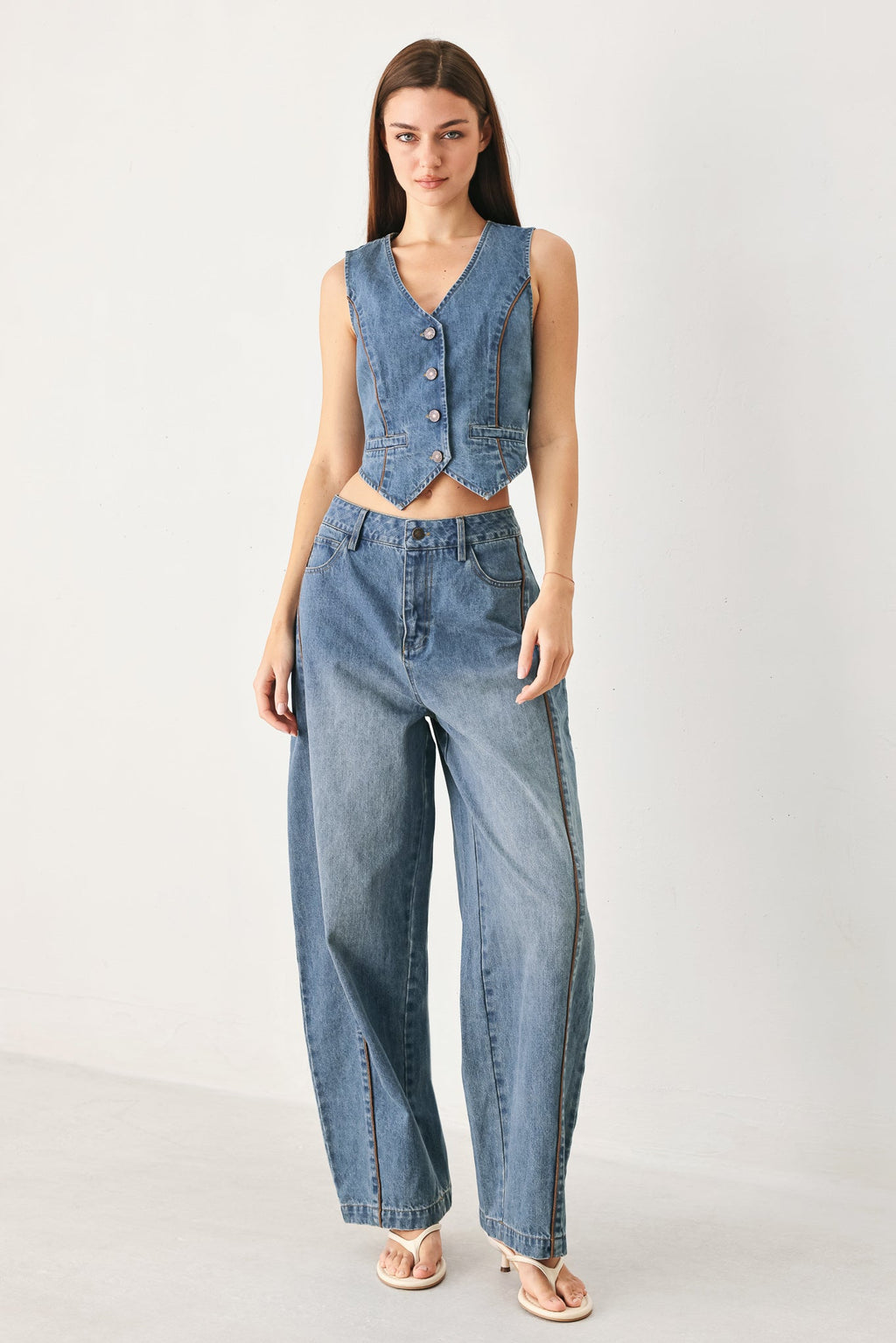 Denim balloon pants with front closure and functional pockets