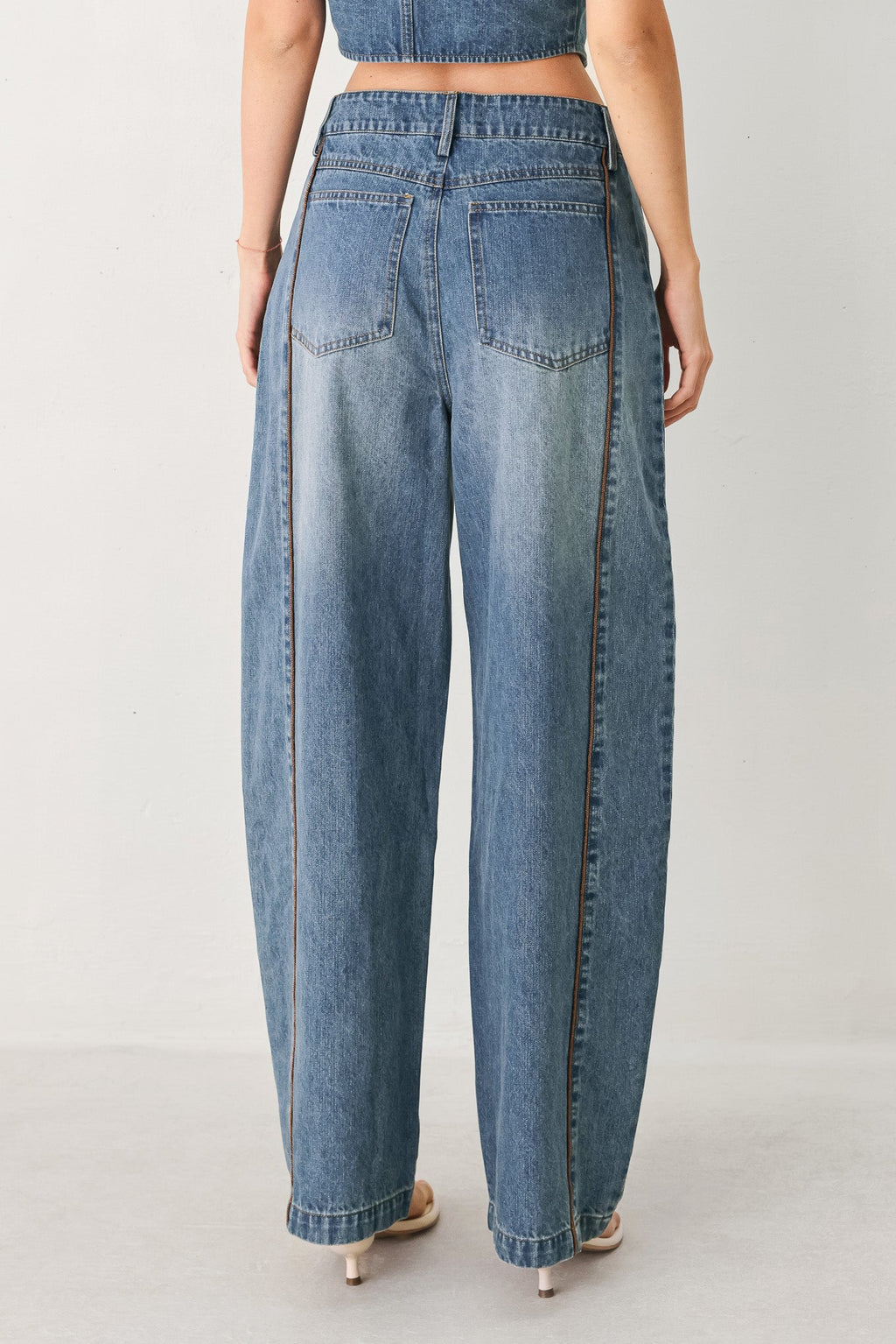 Denim balloon pants with front closure and functional pockets