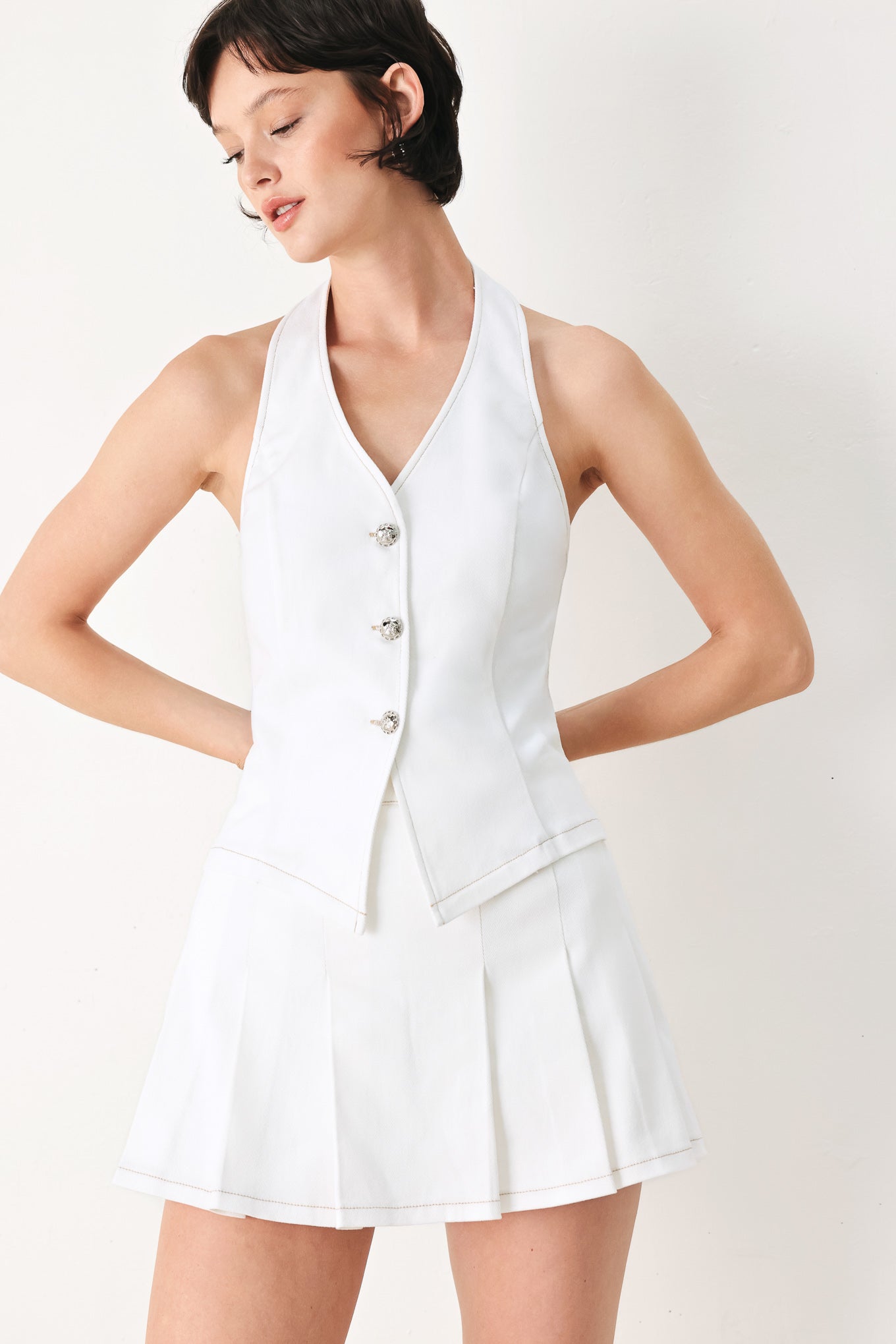 Champagne Club Woven Skort - close up of pleated woven fabric detail