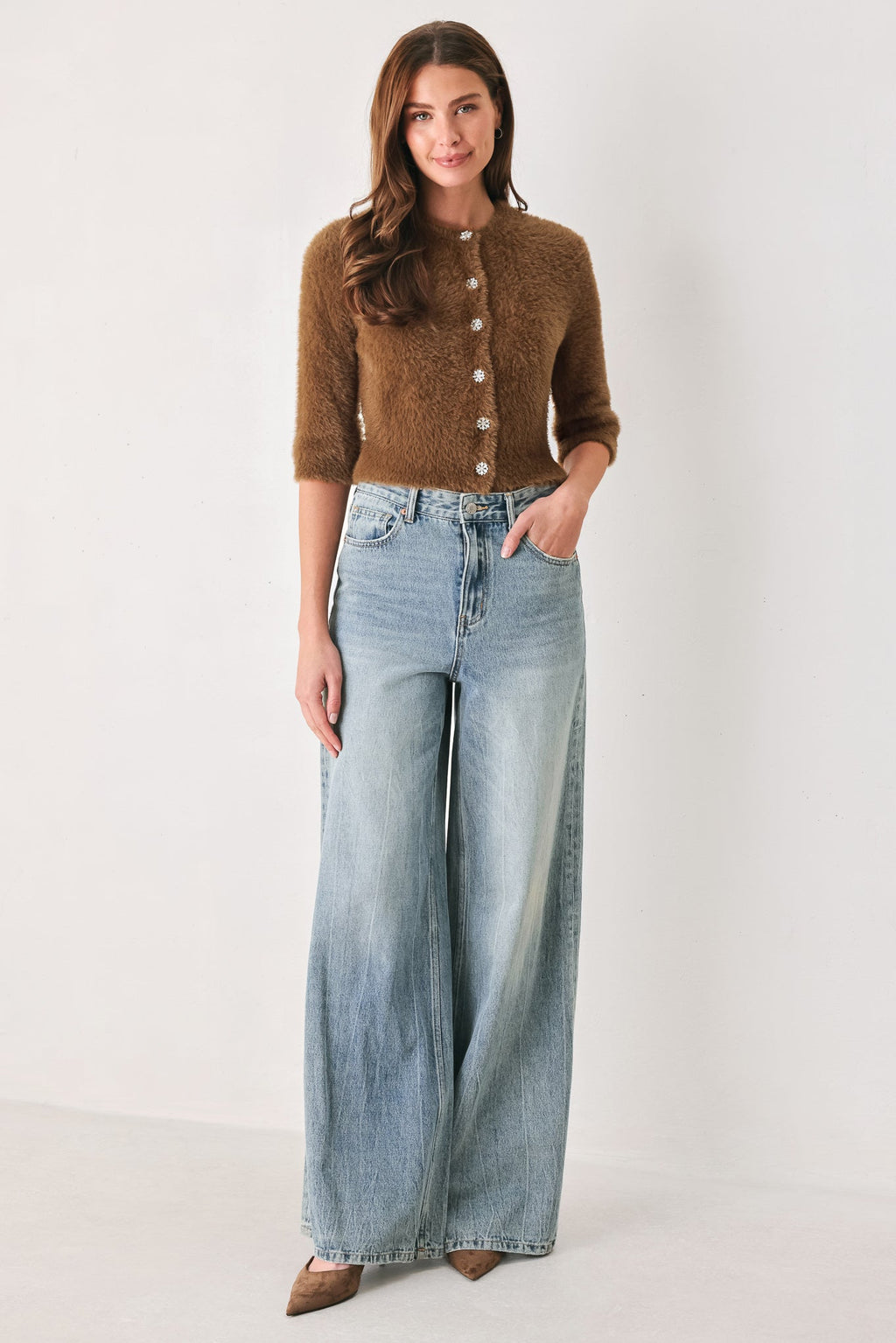 Fuzzy elbow-sleeve cropped cardigan in camel and off white - view 3