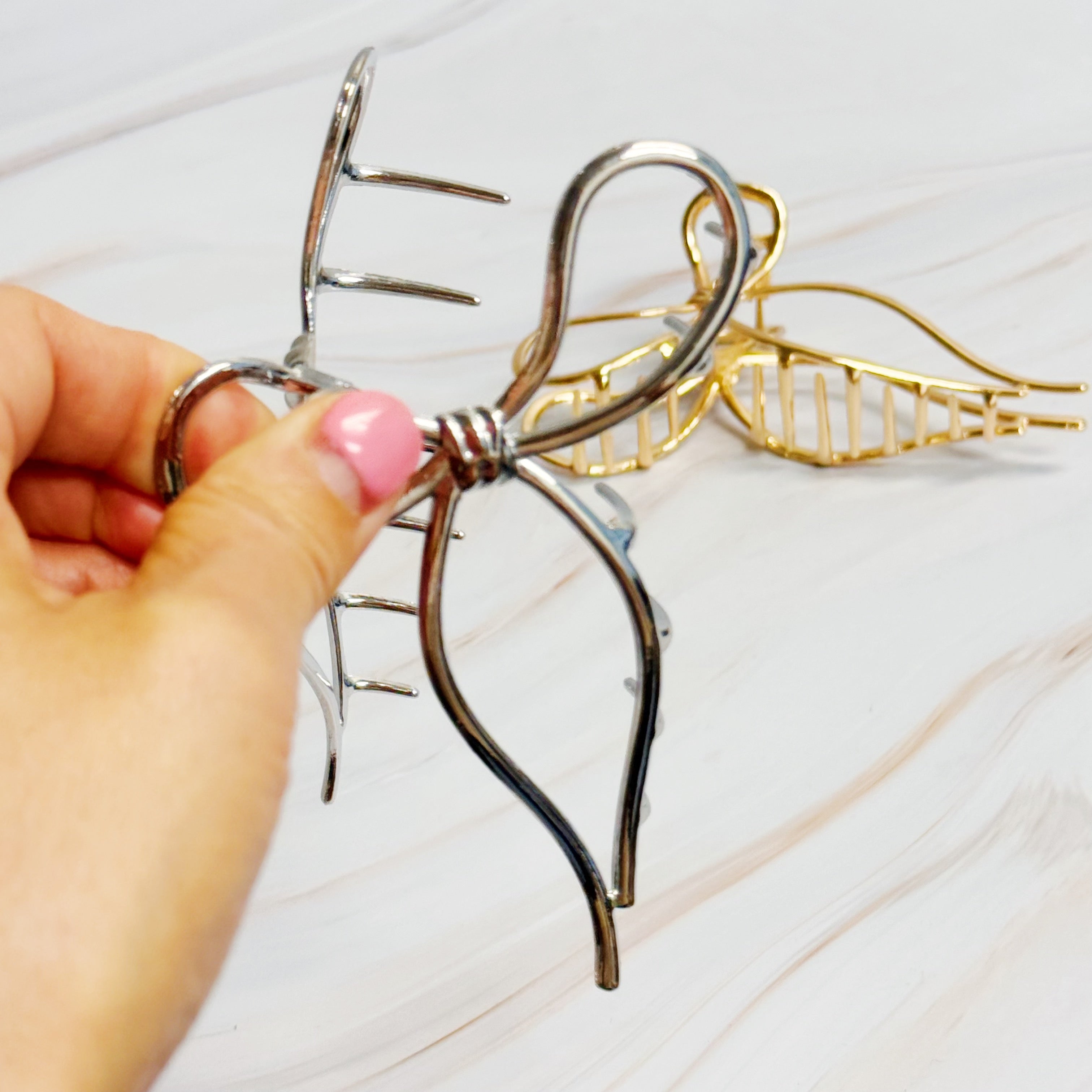 Annie Metal Bow Hair Claw Set Of 2 - side view