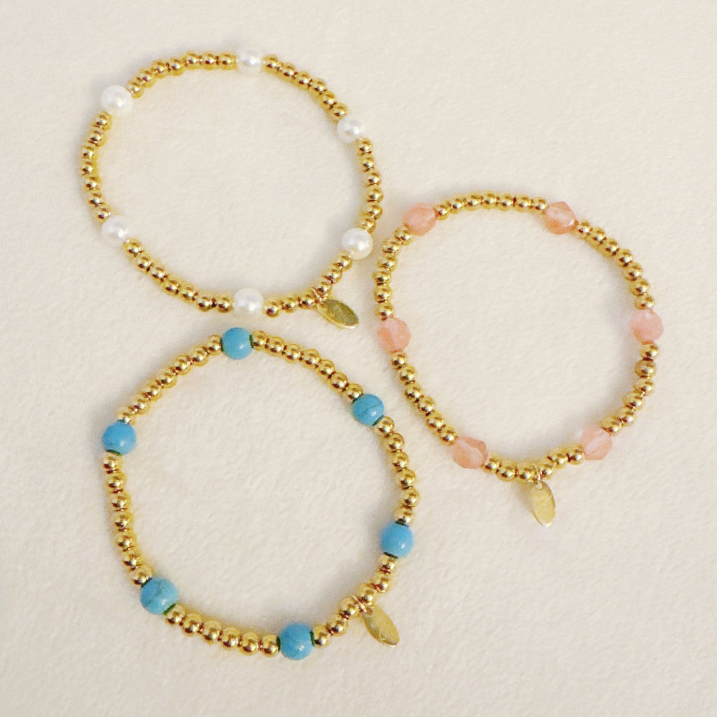 Golden Beads Stone Stretch Bracelet - close up of bead and stone detail