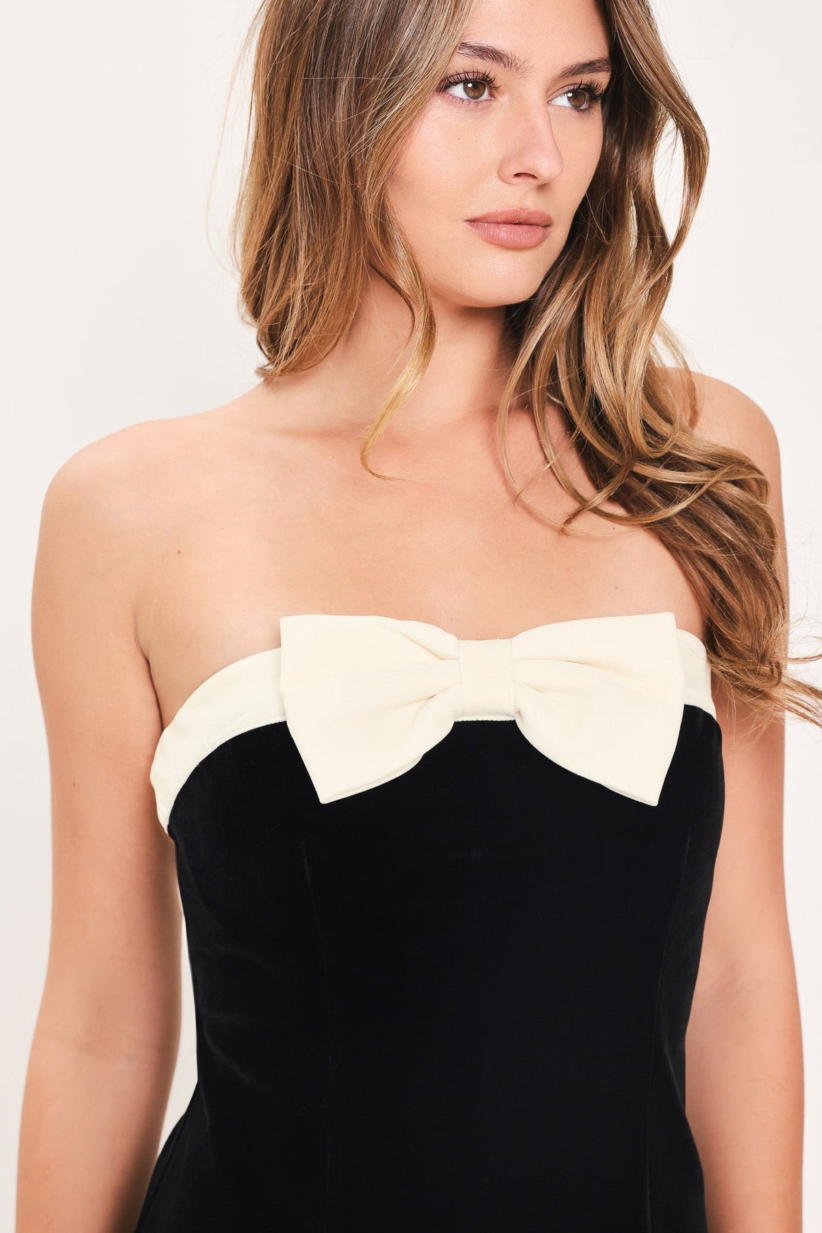 Black velvet strapless mini dress with ivory bow - view 3