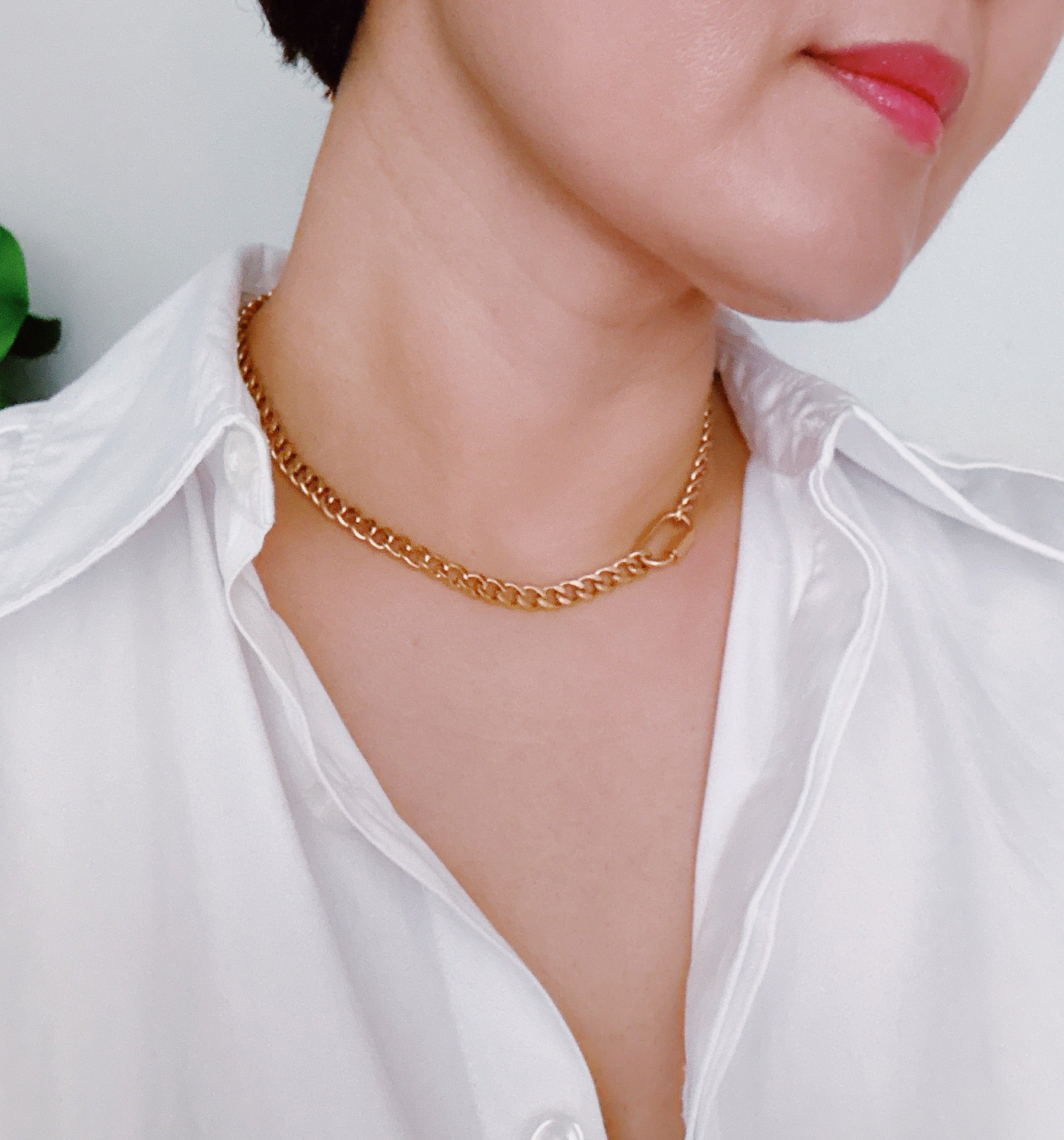 Golden Luxe Chain Necklace - close up of chain link detail