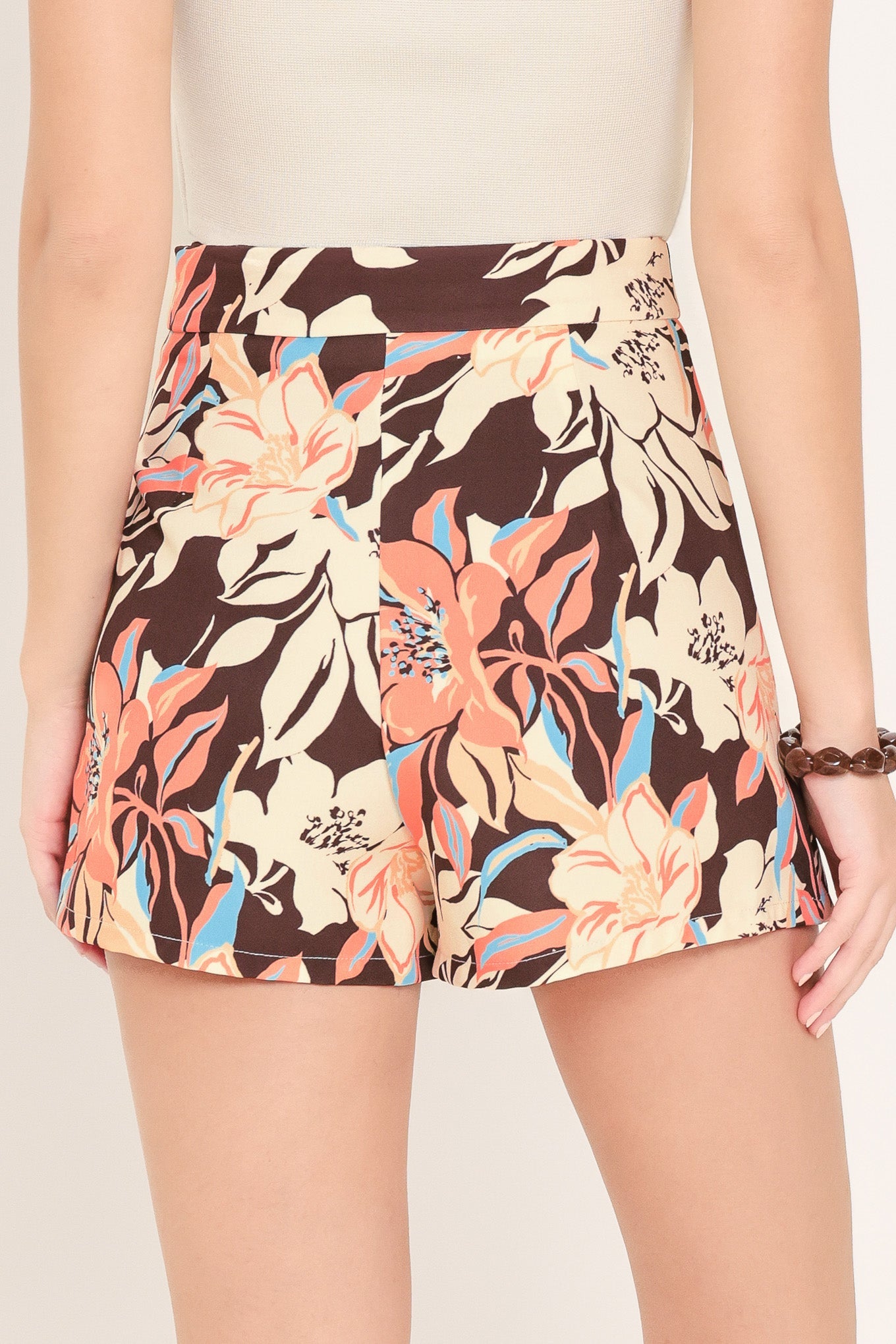 Vacation muse skort silhouette detail