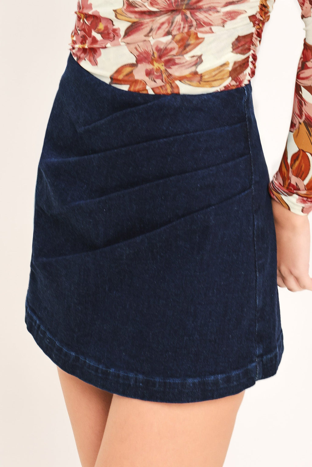 Denim skort fabric detail
