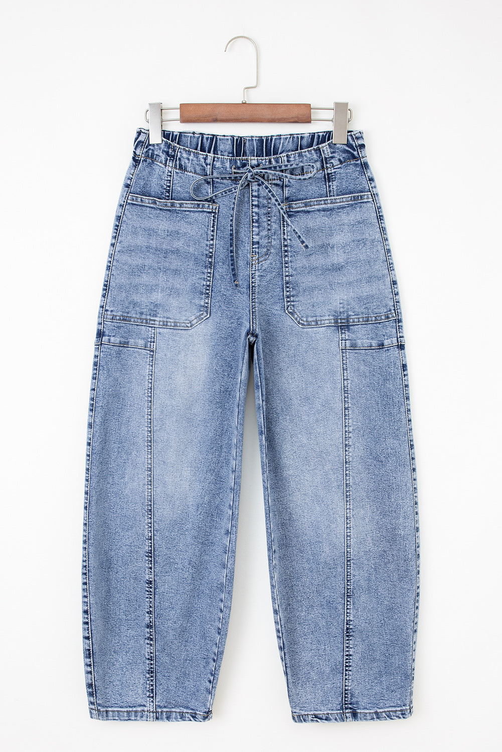 Barrel jeans patch pocket detail