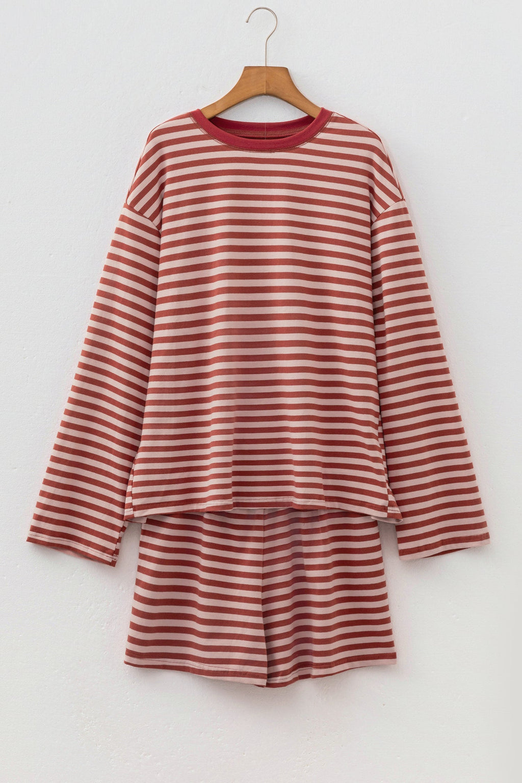 Stripe contrast set V-neck puff sleeve detail