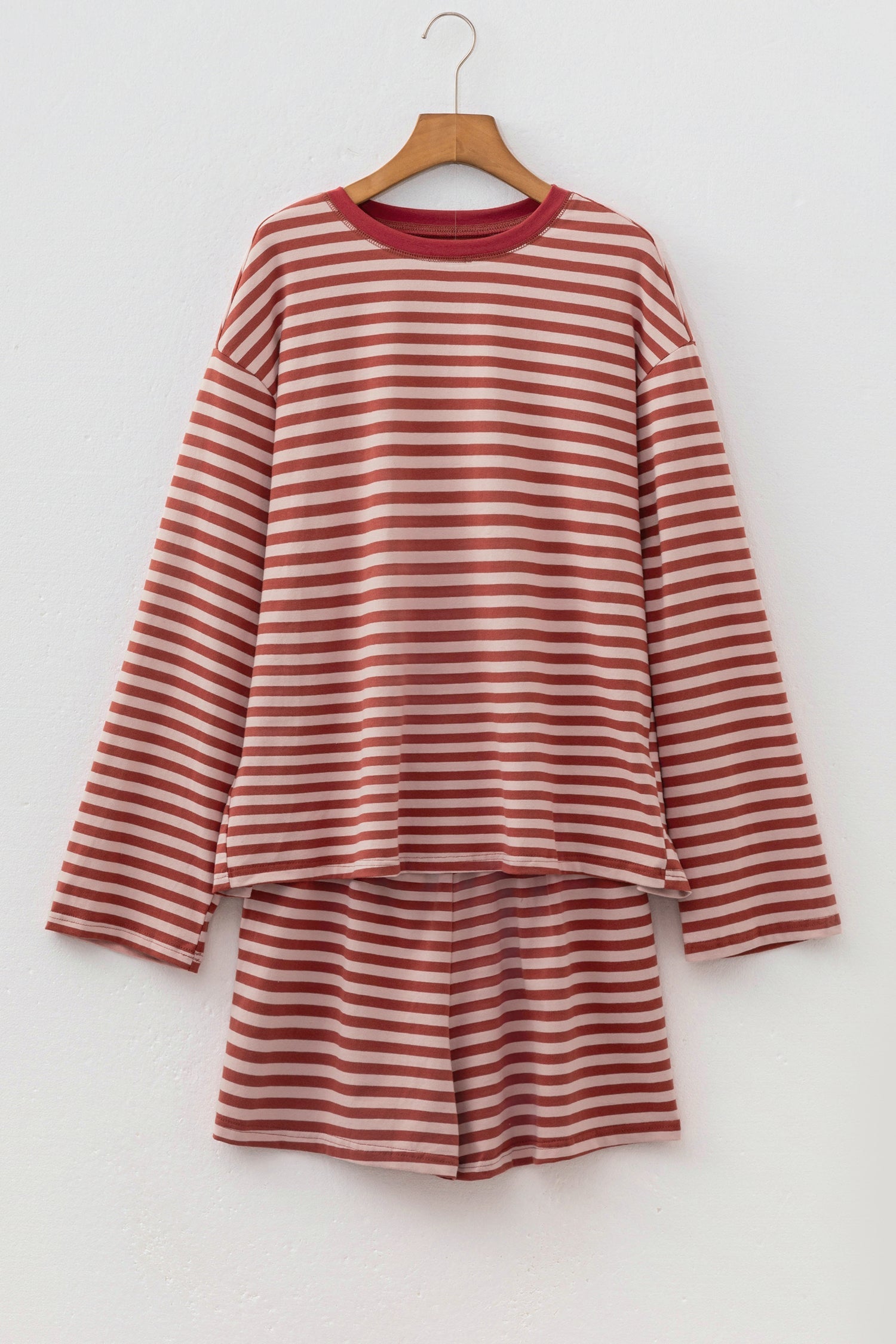 Stripe contrast set V-neck puff sleeve detail